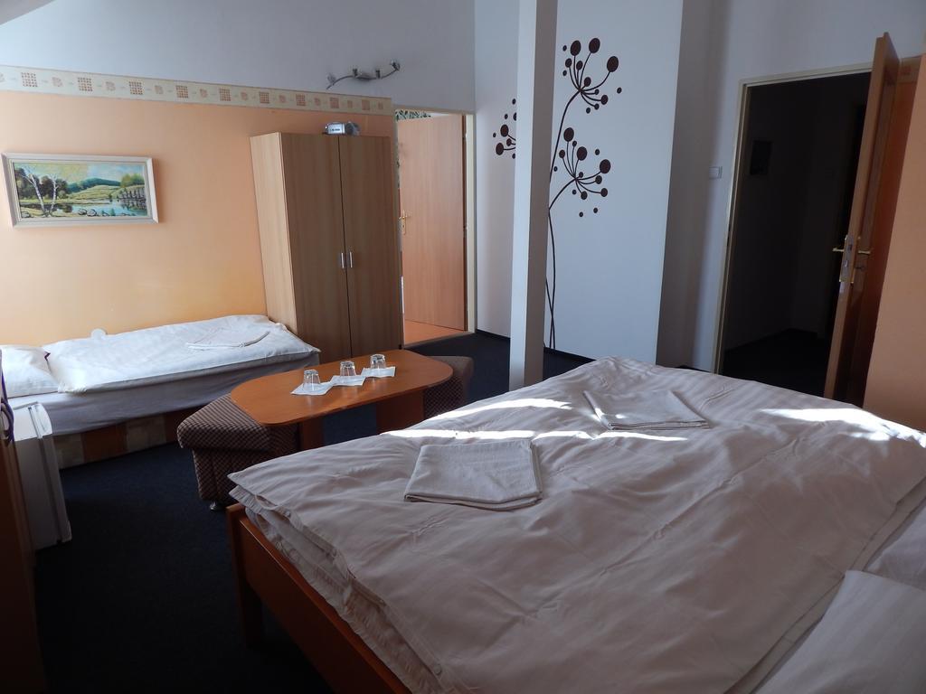 Penzion U Kasnych Mnisek pod Brdy Luaran gambar