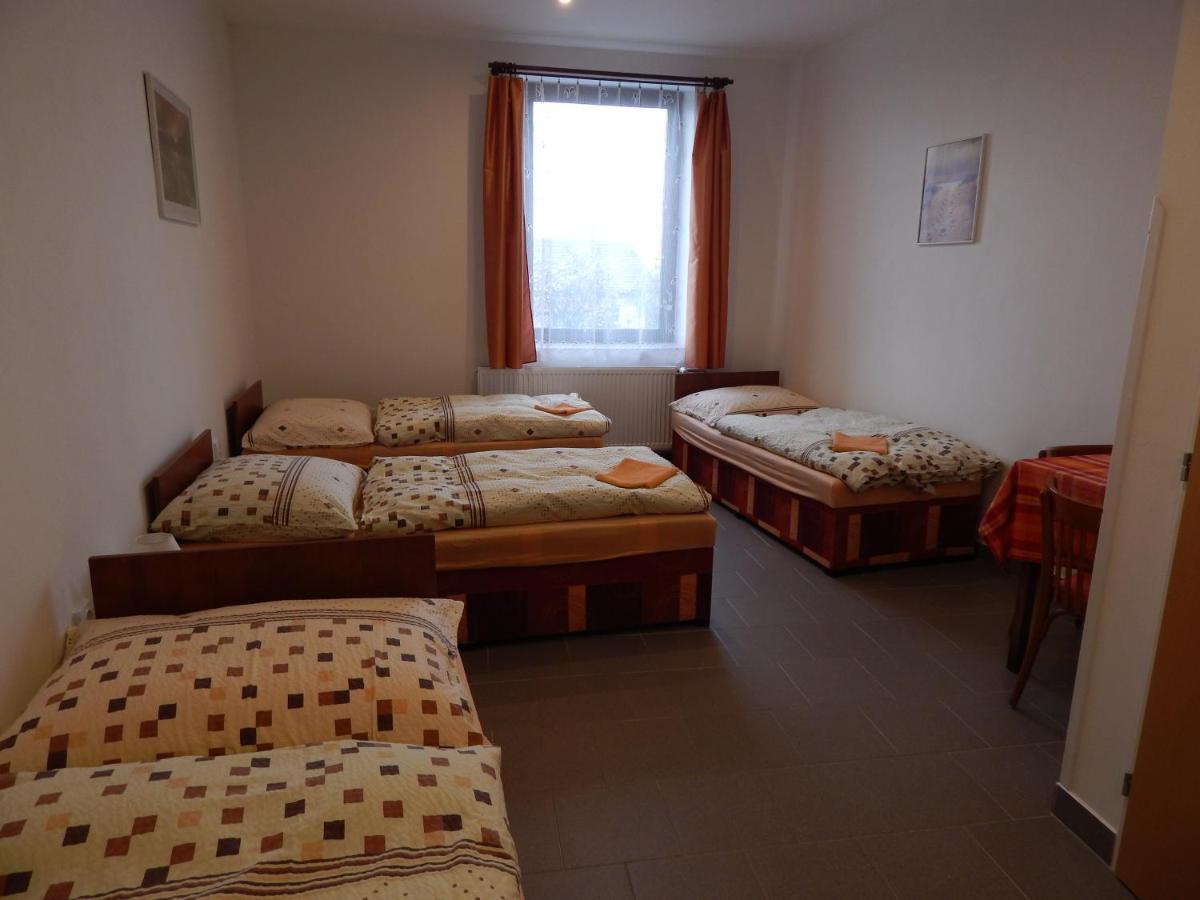 Penzion U Kasnych Mnisek pod Brdy Luaran gambar